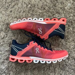 On cloudflow women’s running shoe